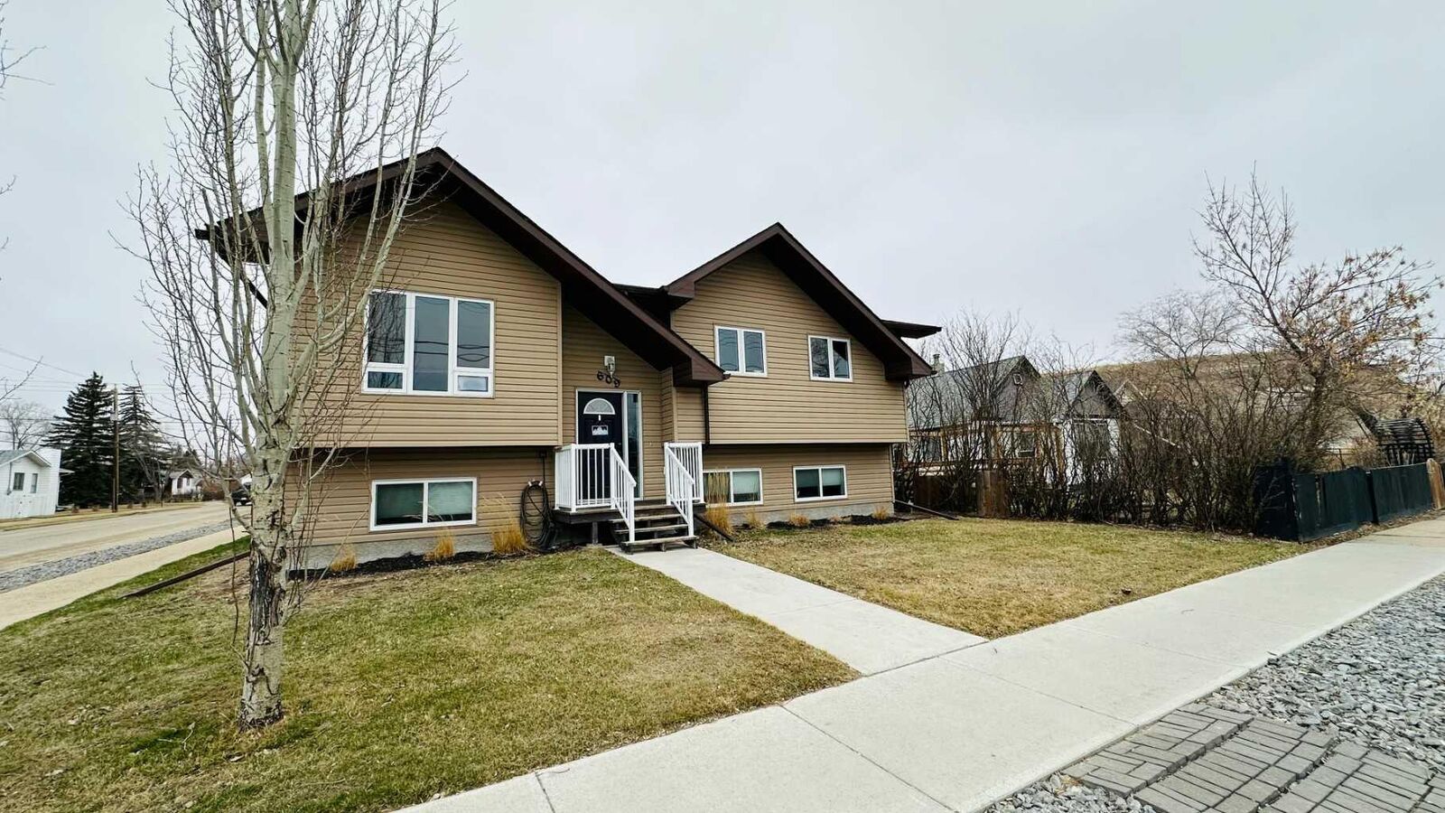 Property Photo: 609 1 Street SW AB T0J 0Y6