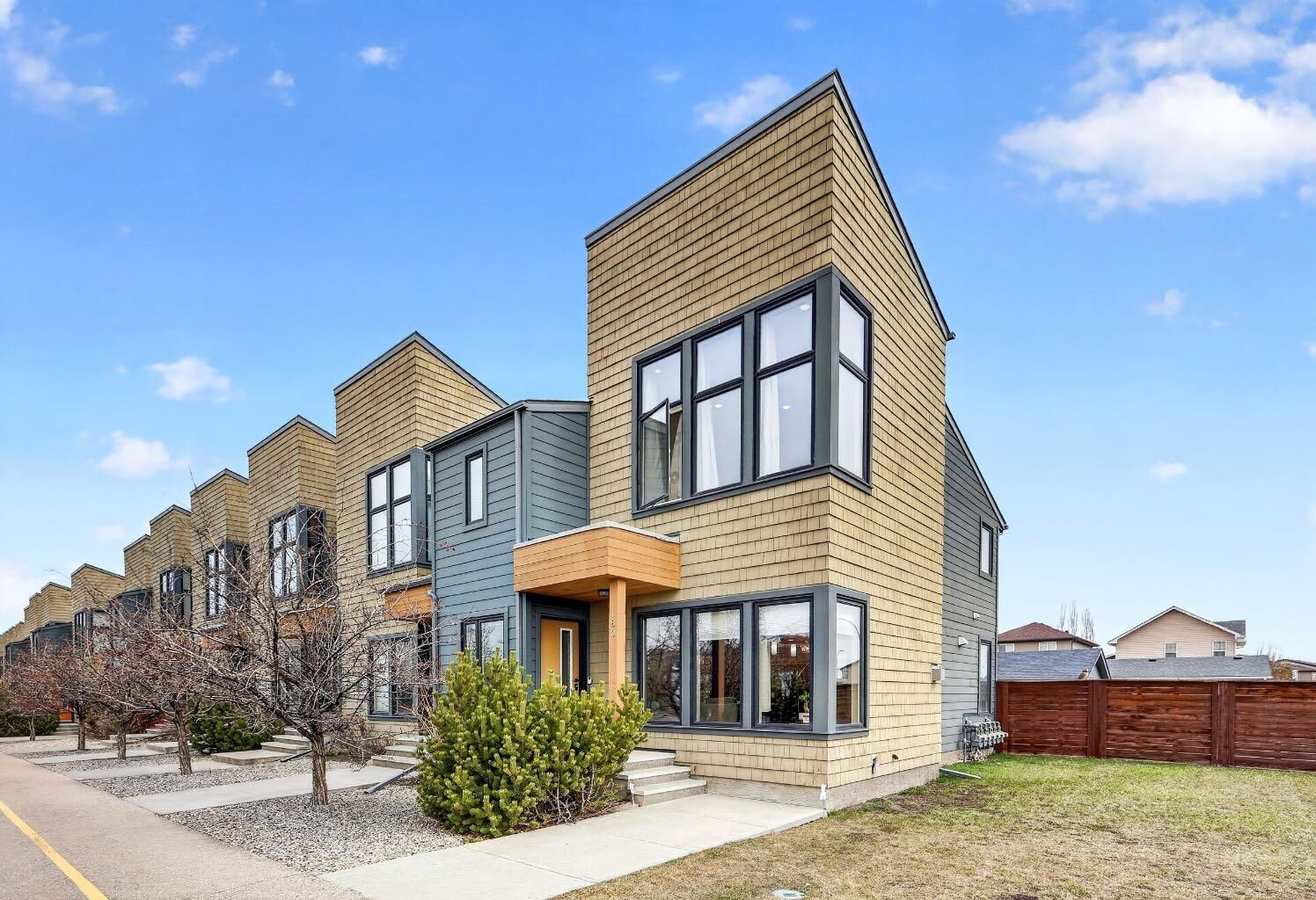 Property Photo:  180 Walden Gate SE  AB T2X 0P3 