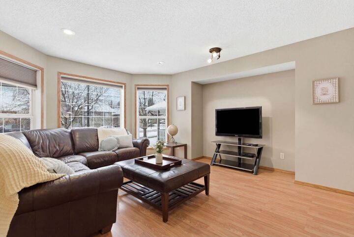 Property Photo:  305 Robert Street  AB T0L 2A0 