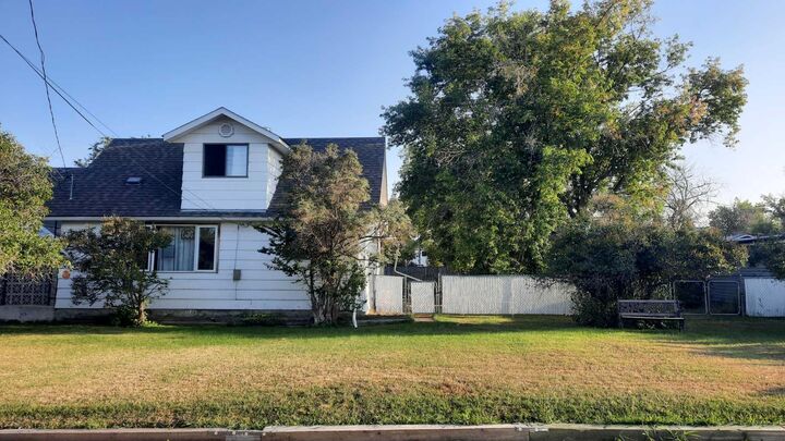 1111 2 Avenue W — photo 1