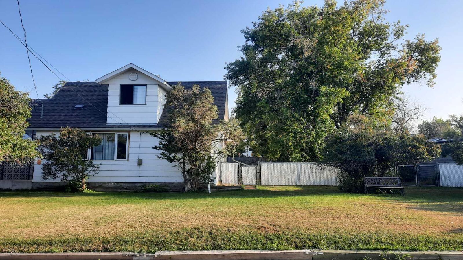 Property Photo: 1111 2 Avenue W AB T0J 0Y2