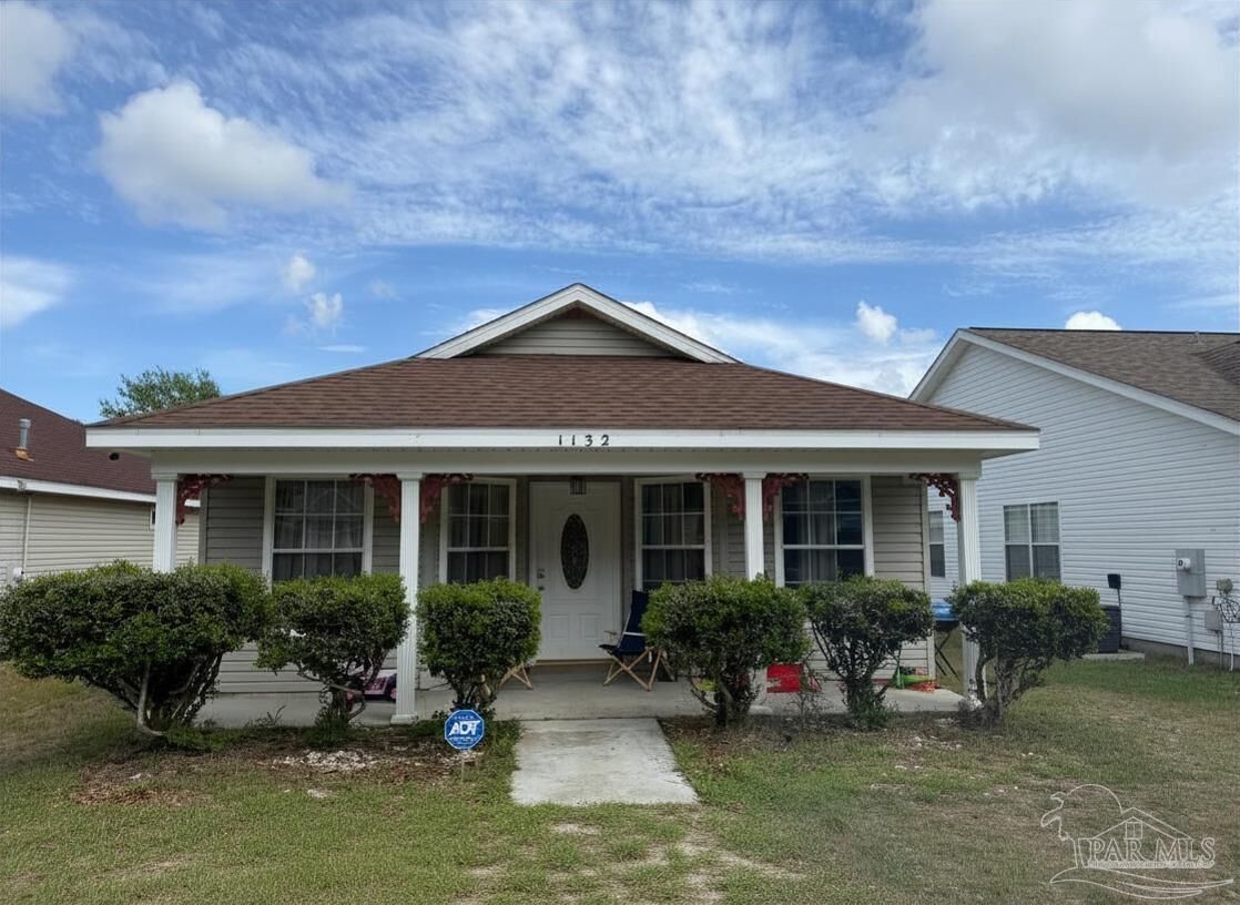 Property Photo:  1132 Sweetbriar St  FL 32533 