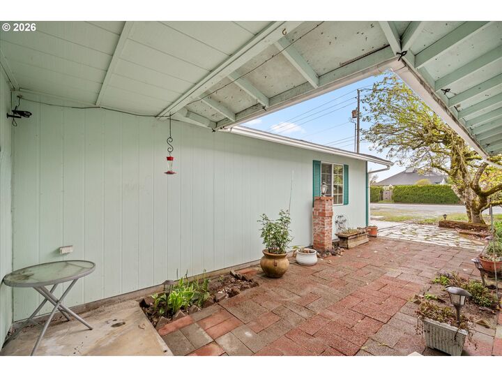 Property Photo:  9505 NW 21st Ave  WA 98665 