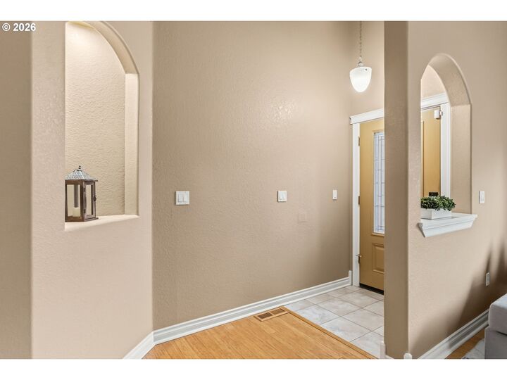 Property Photo:  852 T St  OR 97477 