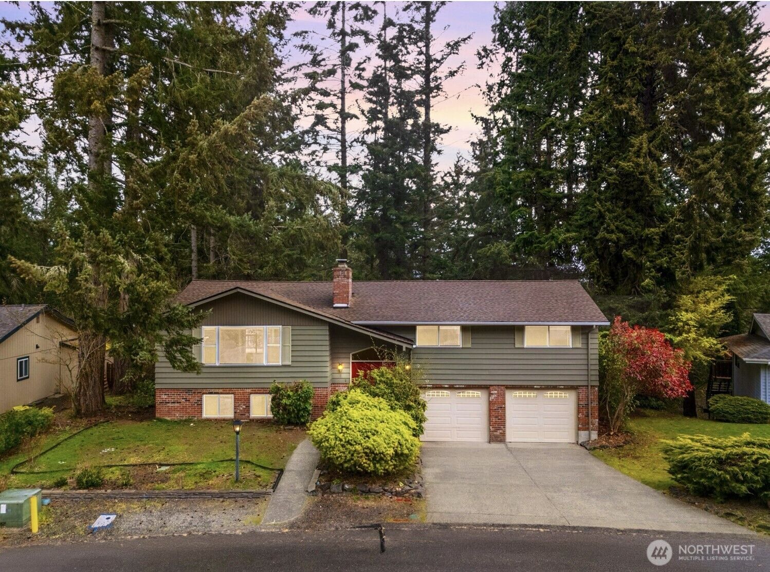 Property Photo: 9009 Ridgeview Circle W WA 98466