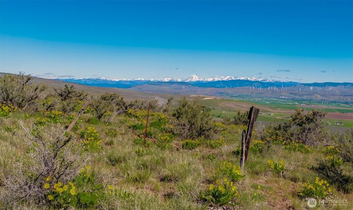 Property Photo:  1 Cxx  Ridge Road  WA 98926 