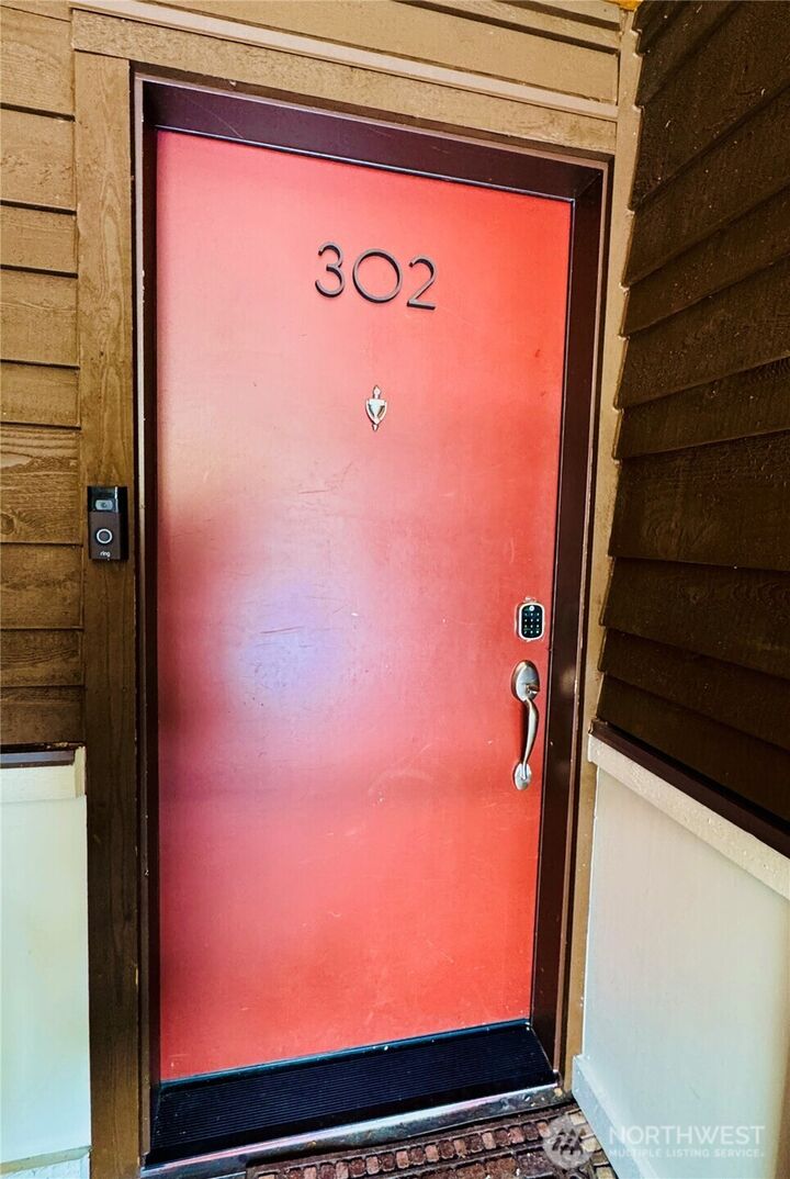 Property Photo:  15291 NE 82nd Street 302  WA 98052 