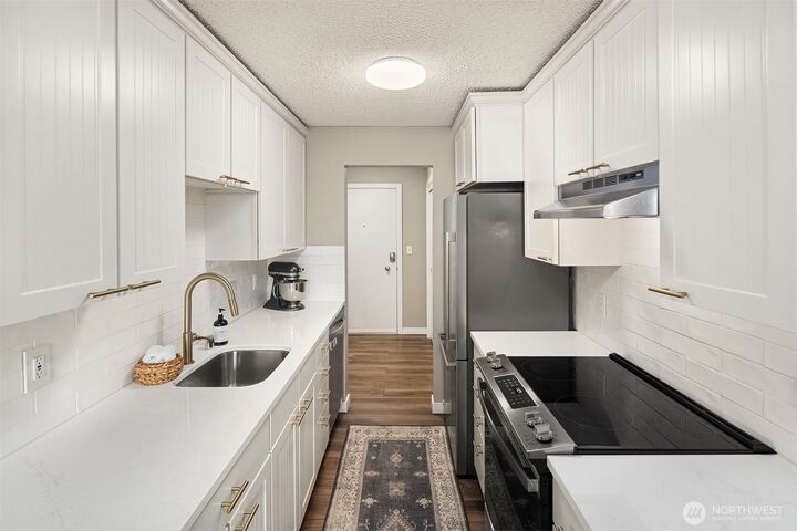 Property Photo:  5501  11th Avenue NW 204  WA 98107 