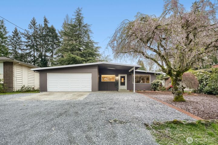 Property Photo:  1420 E Walnut Street  WA 98030 