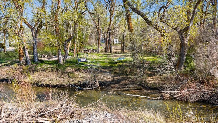 Property Photo: 421 Cottonwood Road WA 98946