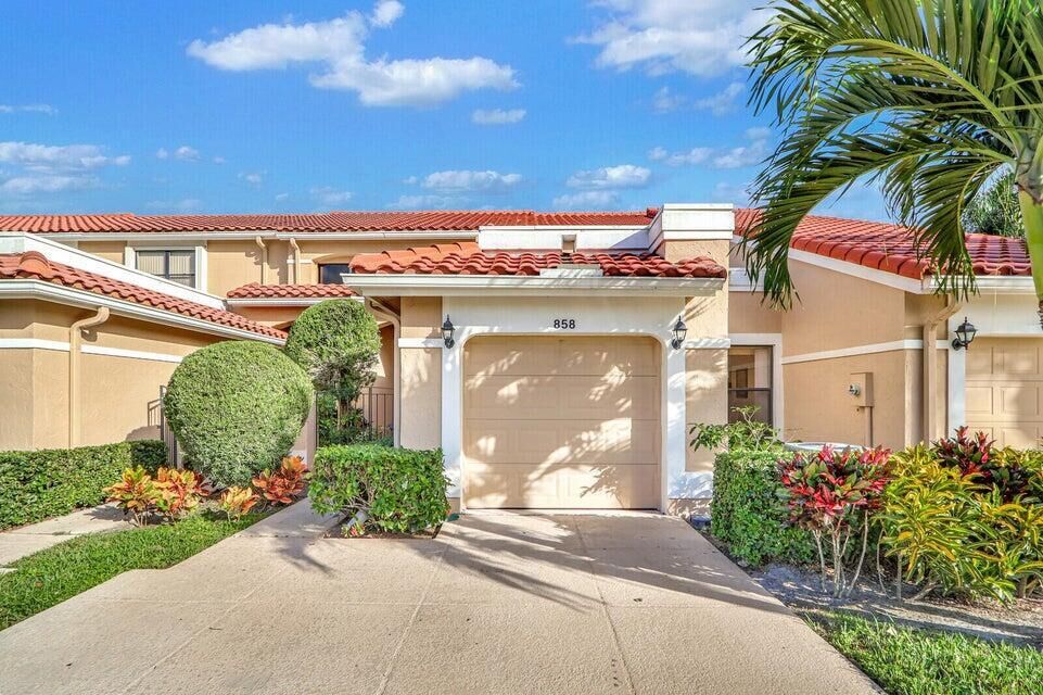 Property Photo:  858 Windermere Way  FL 33418 