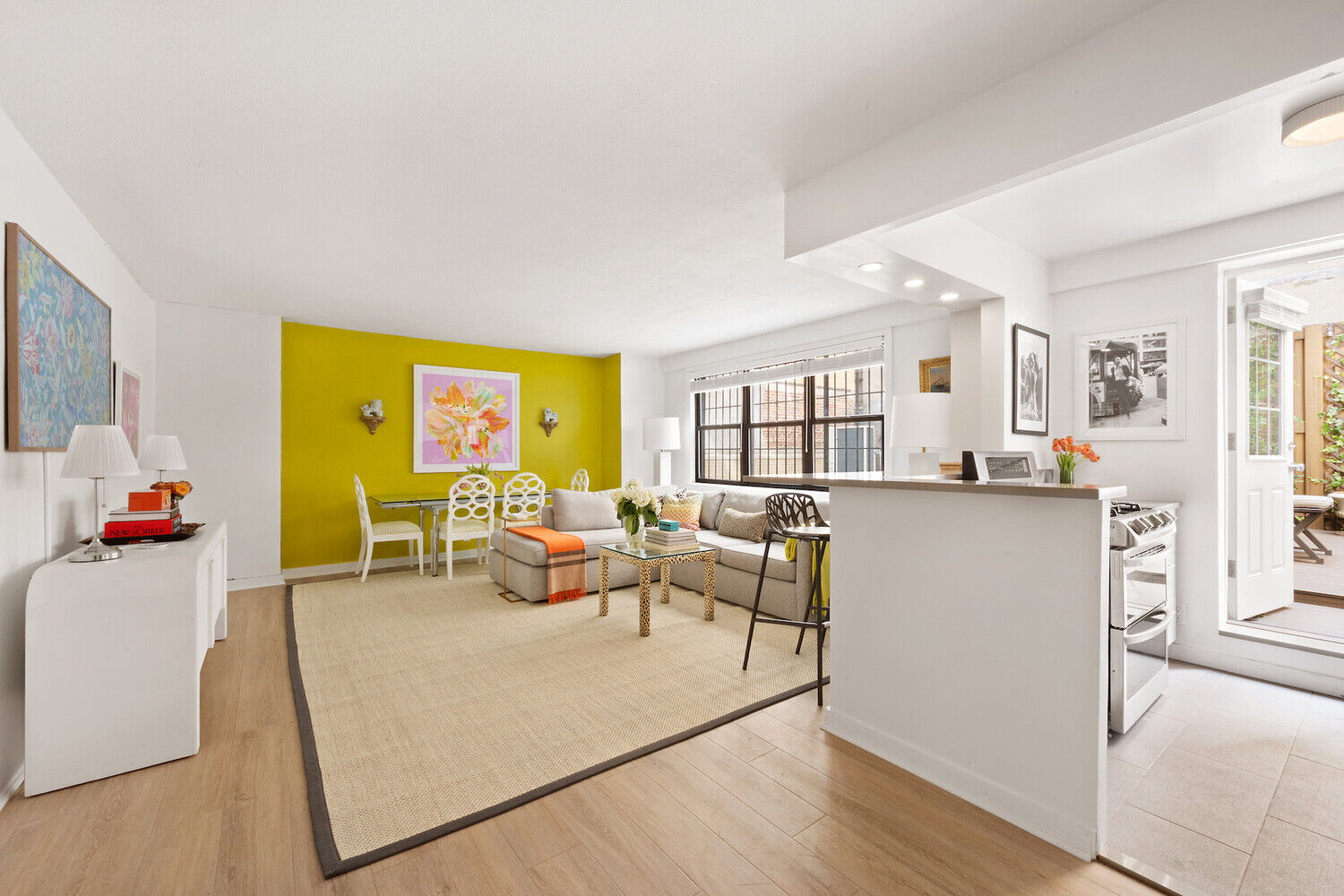 Property Photo:  201 E 28th Street 2R  NY 10016 