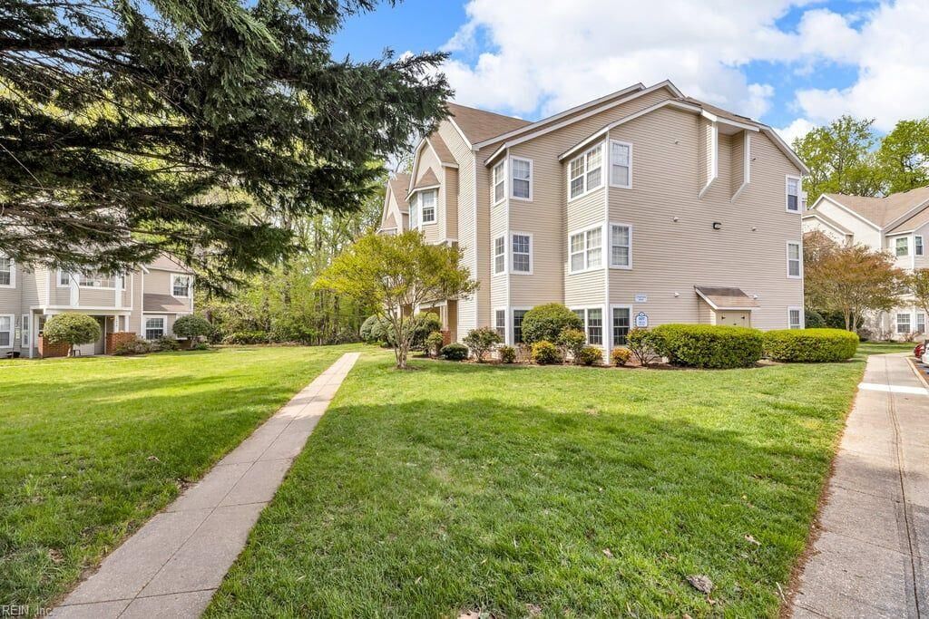 Property Photo:  107 Stratford Dr I  VA 23185 