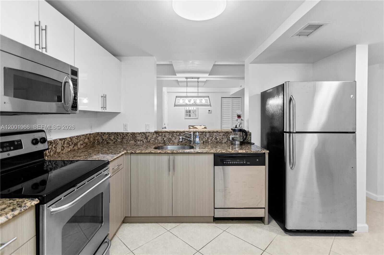 Property Photo:  519 E Sheridan St 3062  FL 33004 