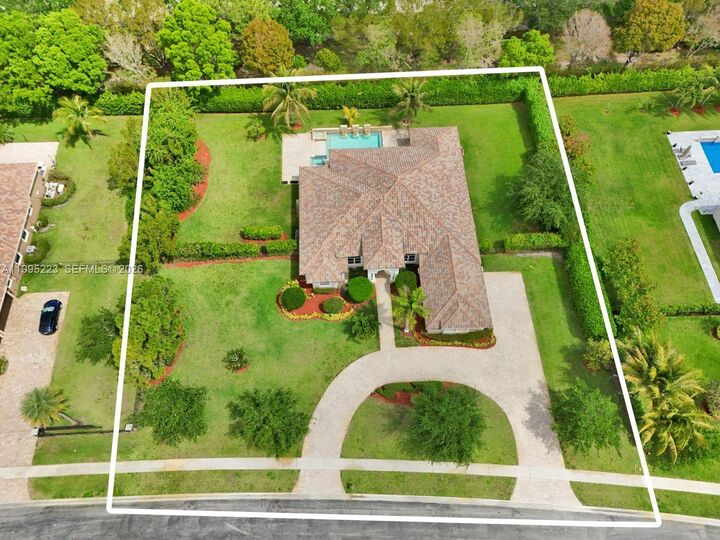 Property Photo:  14401 N Jockey Cir N  FL 33330 