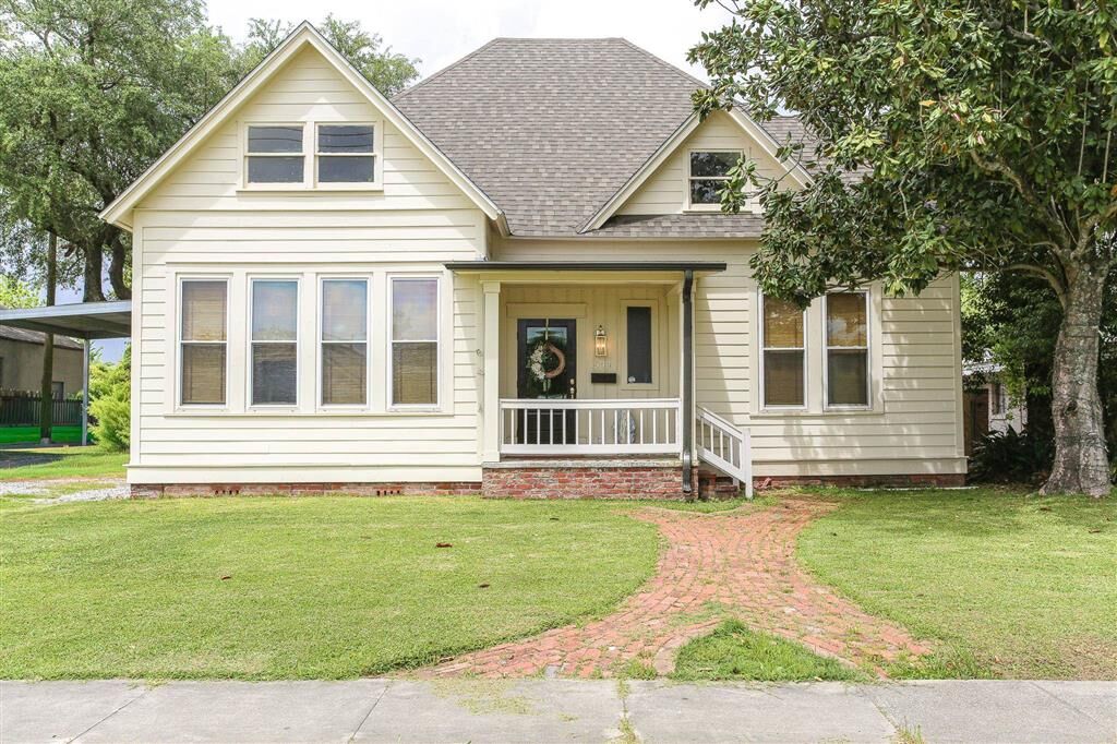 Property Photo:  643 7th Street  LA 70601 