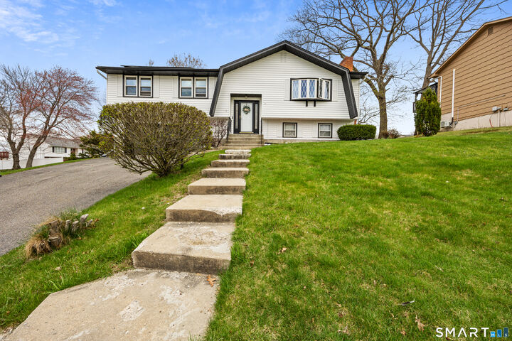 Property Photo:  62 White Birch Drive  CT 06708 