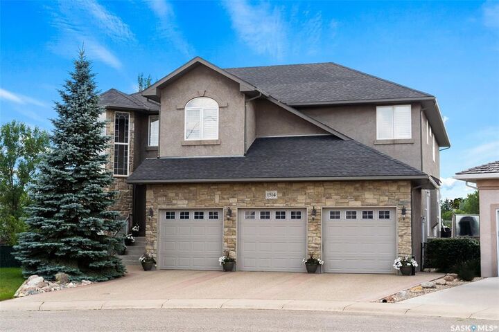 1514 Lakeridge Drive N — photo 1