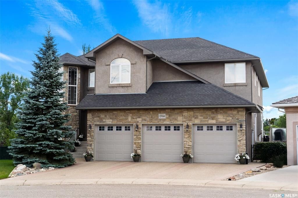 Property Photo: 1514 Lakeridge Drive N SK S4X 4L5