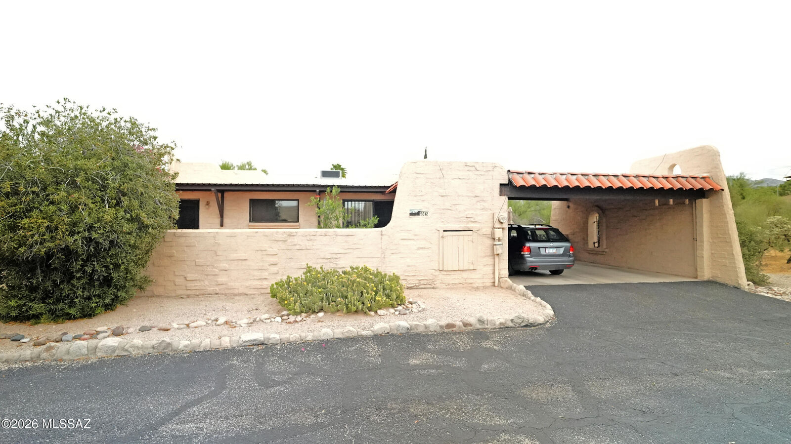 Property Photo:  5212 N Pueblo Villas Drive  AZ 85704 