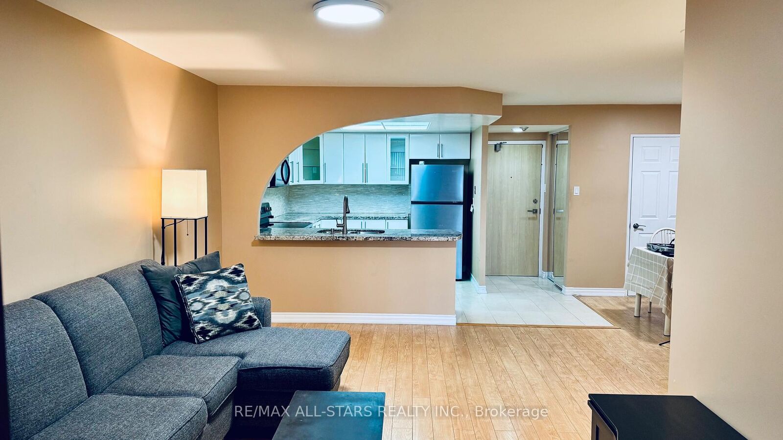 Property Photo: 7601 Bathurst Street 402 ON L4J 4H5