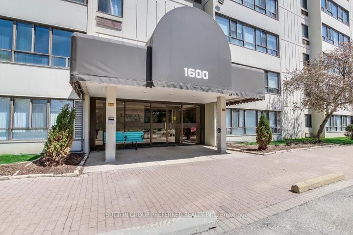 1600 Adelaide Street N 605 — photo 1