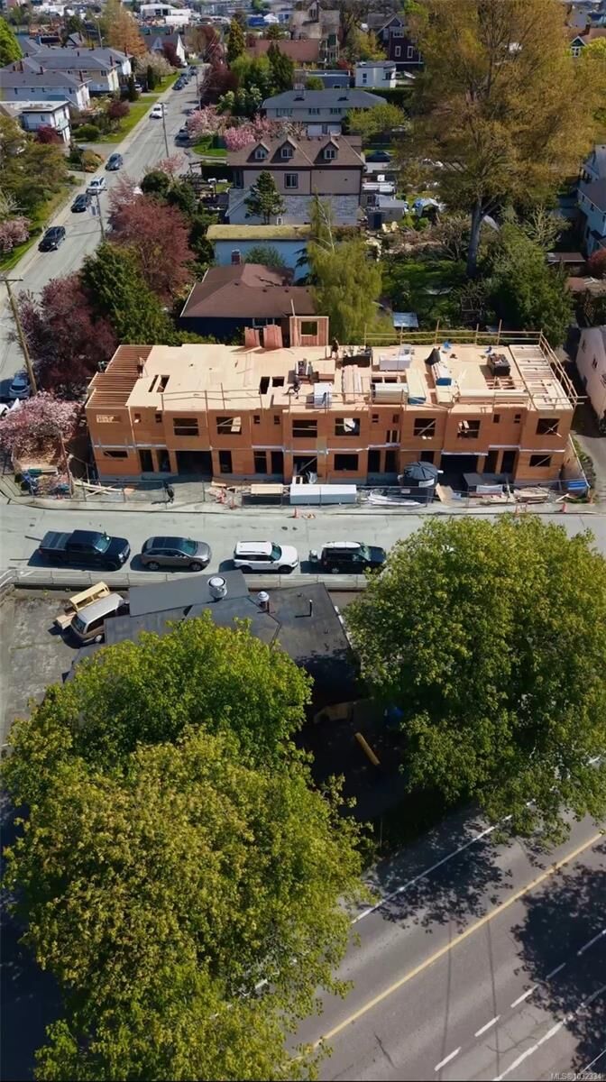 Property Photo: 1035 Russell St #2 BC V9A 3Y2