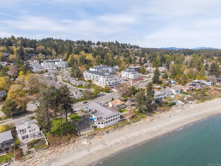 Property Photo: 5110 Cordova Bay Rd #206 BC V8Y 2K5