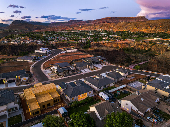 Property Photo:  262 E 1100 N  UT 84737 