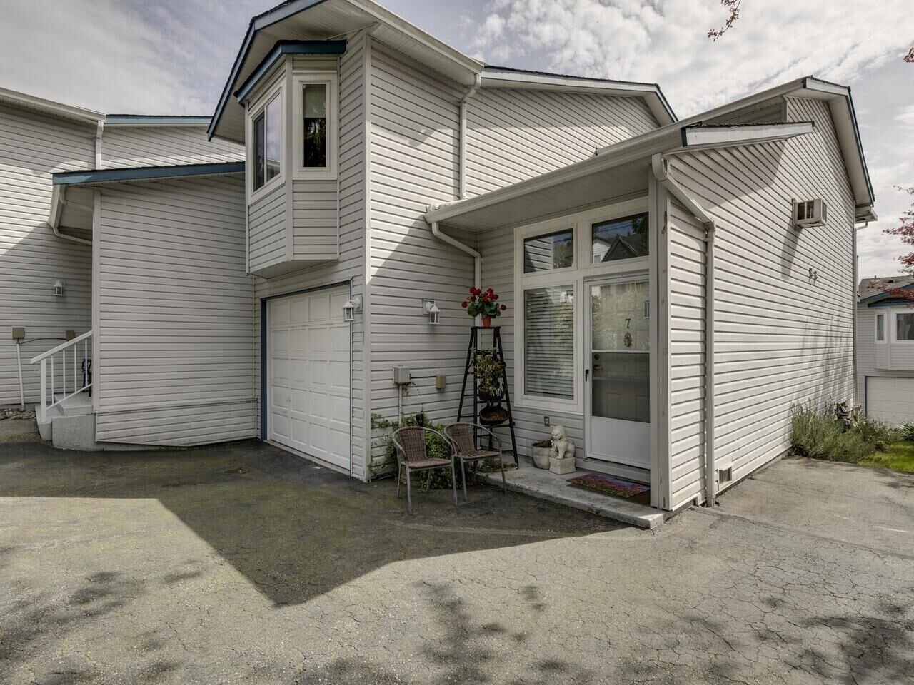 Property Photo: 32752 4th Avenue 7 BC V2V 1R4