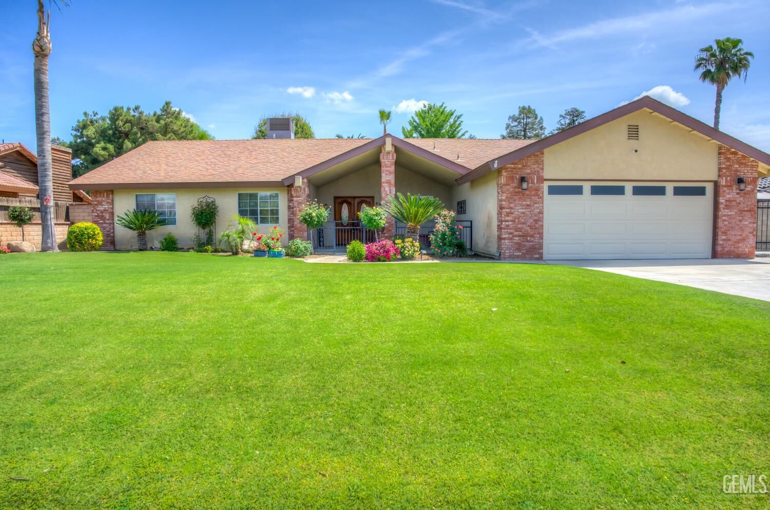Property Photo:  8906 Tillson Way  CA 93307 