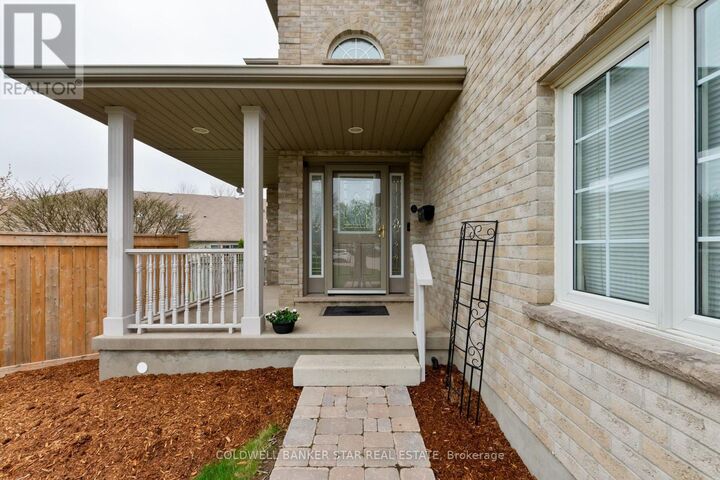 Property Photo: 17 Windemere Place ON N5R 6H3