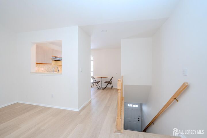 Property Photo:  32 Tanglewood Court  NJ 08852 