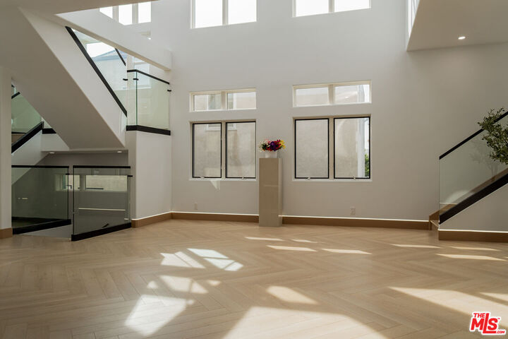Property Photo:  147 Napoleon St  CA 90293 