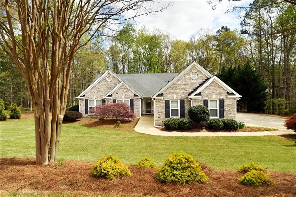 Property Photo:  601 Meadowcreek Drive  GA 30549 
