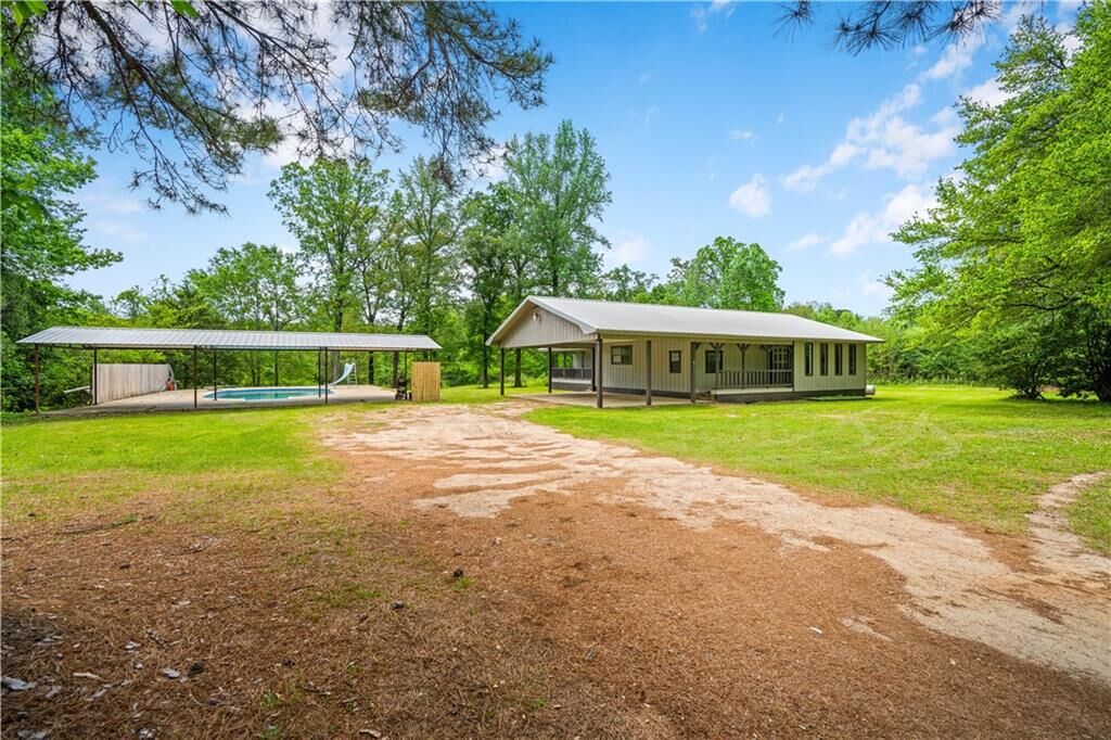 Property Photo:  817 Hanger Road  LA 71371 