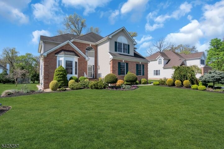 Property Photo:  5 Emmons Ct  NJ 08807 