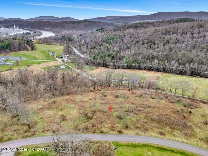 Property Photo:  18 Walnut Ridge Drive  PA 18629 