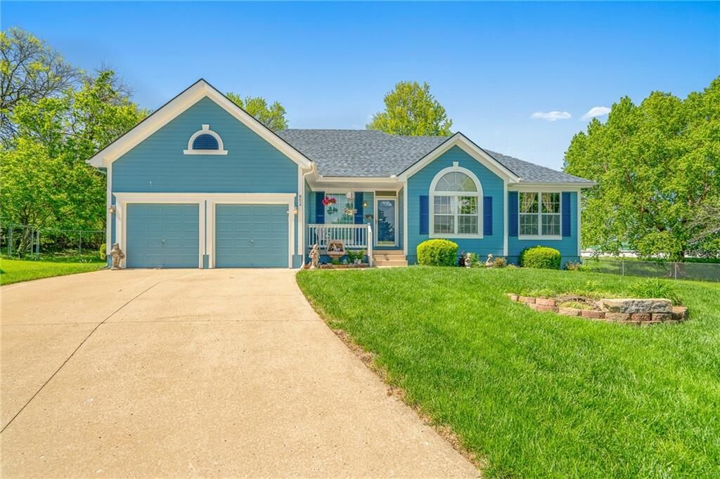 Property Photo:  802 Courtland Court  MO 64012 