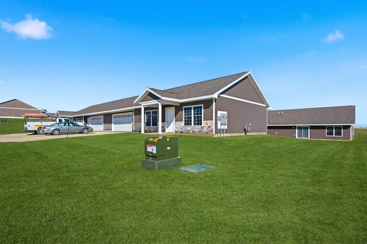 Property Photo:  1303 Max Drive  IA 52057 