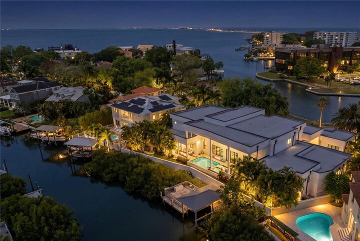 Property Photo: 2 Sandpiper Road FL 33609