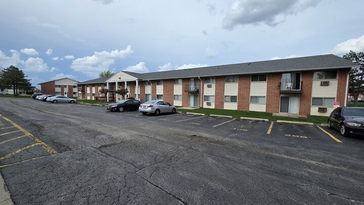 Property Photo:  1557 Jill Court 206  IL 60139 