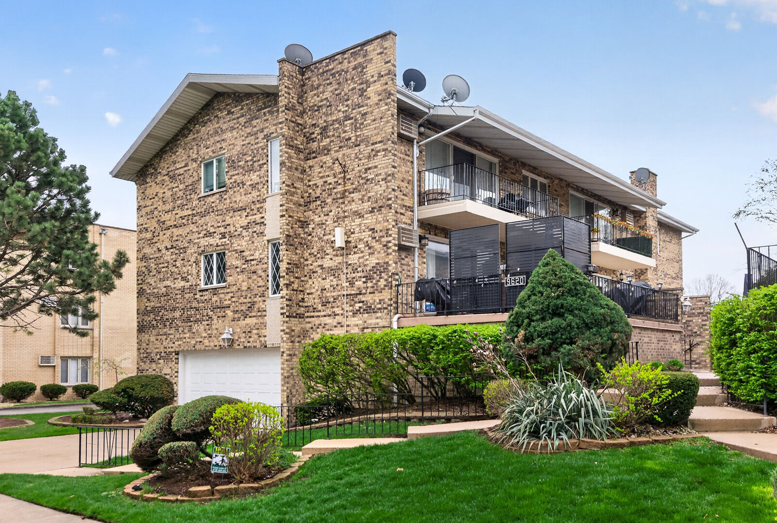 Property Photo:  9620 S Kedvale Avenue 101  IL 60453 