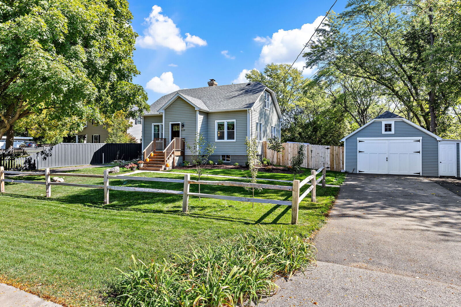 Property Photo:  639 Cumnor Avenue  IL 60010 