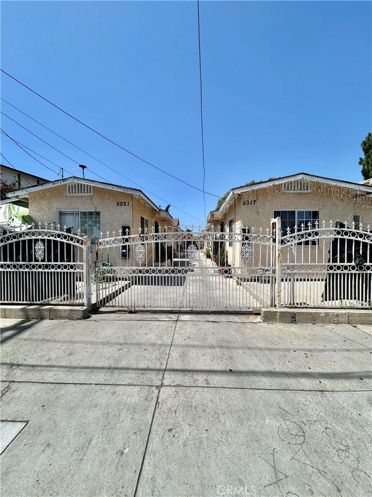 Property Photo:  5017 S San Pedro  CA 90011 