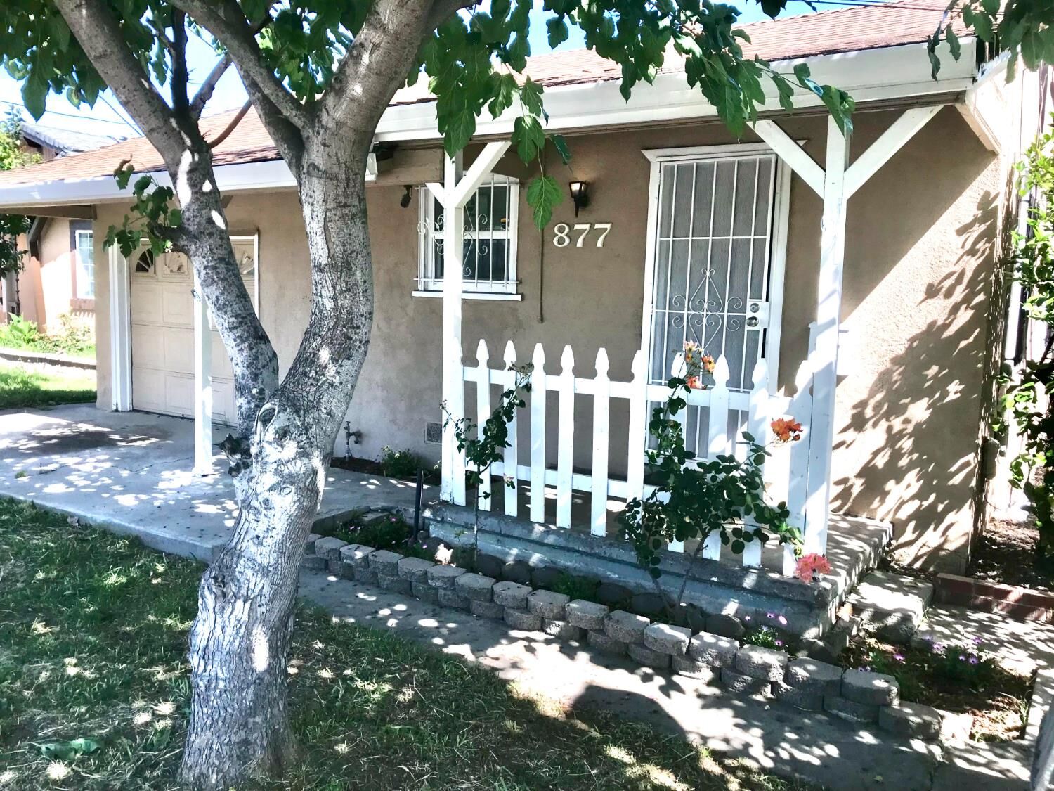 Property Photo:  877 Eleanor Avenue  CA 95815 