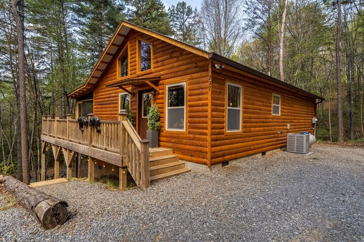 Property Photo:  237 Bentley Cove  NC 28906 