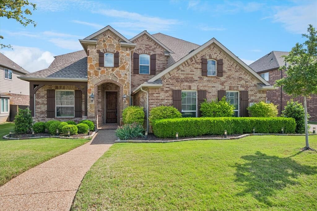 Property Photo:  1504 Saddletree Lane  TX 76248 