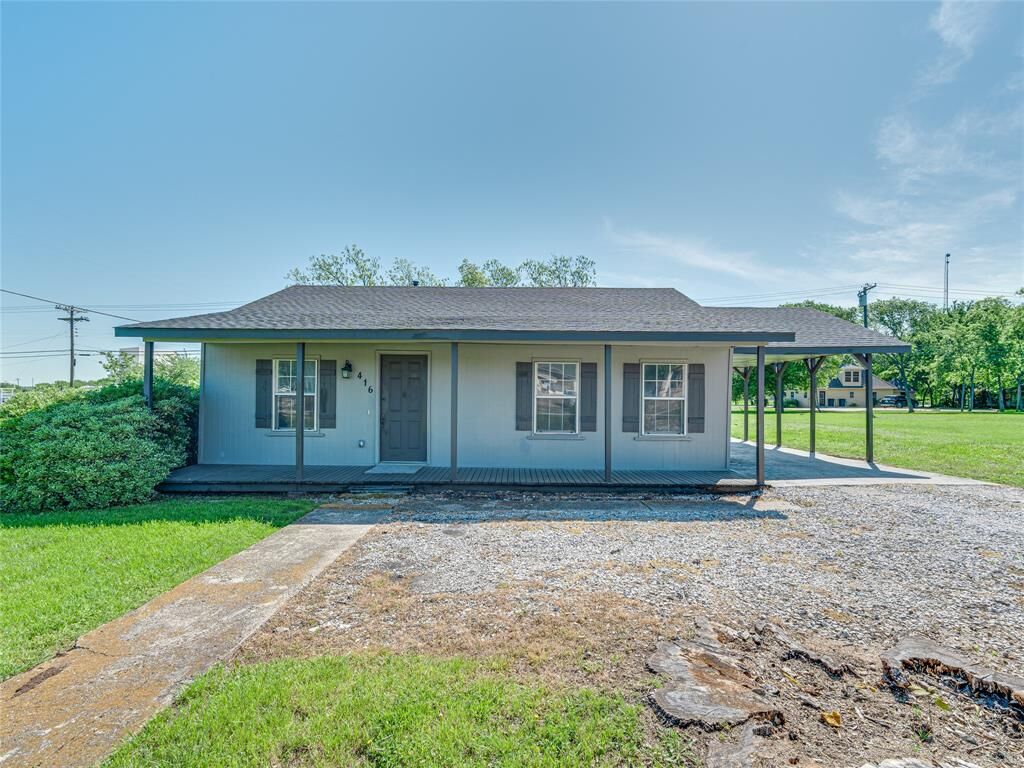 Property Photo:  416 N 8th Street  TX 76065 
