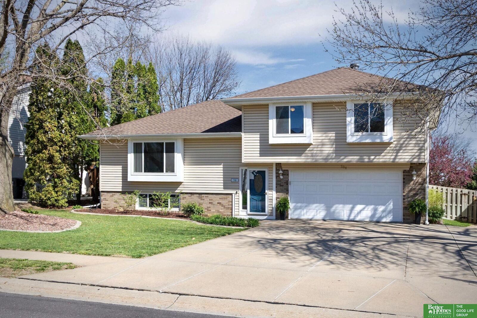 Property Photo:  706 Joseph Drive  NE 68046 